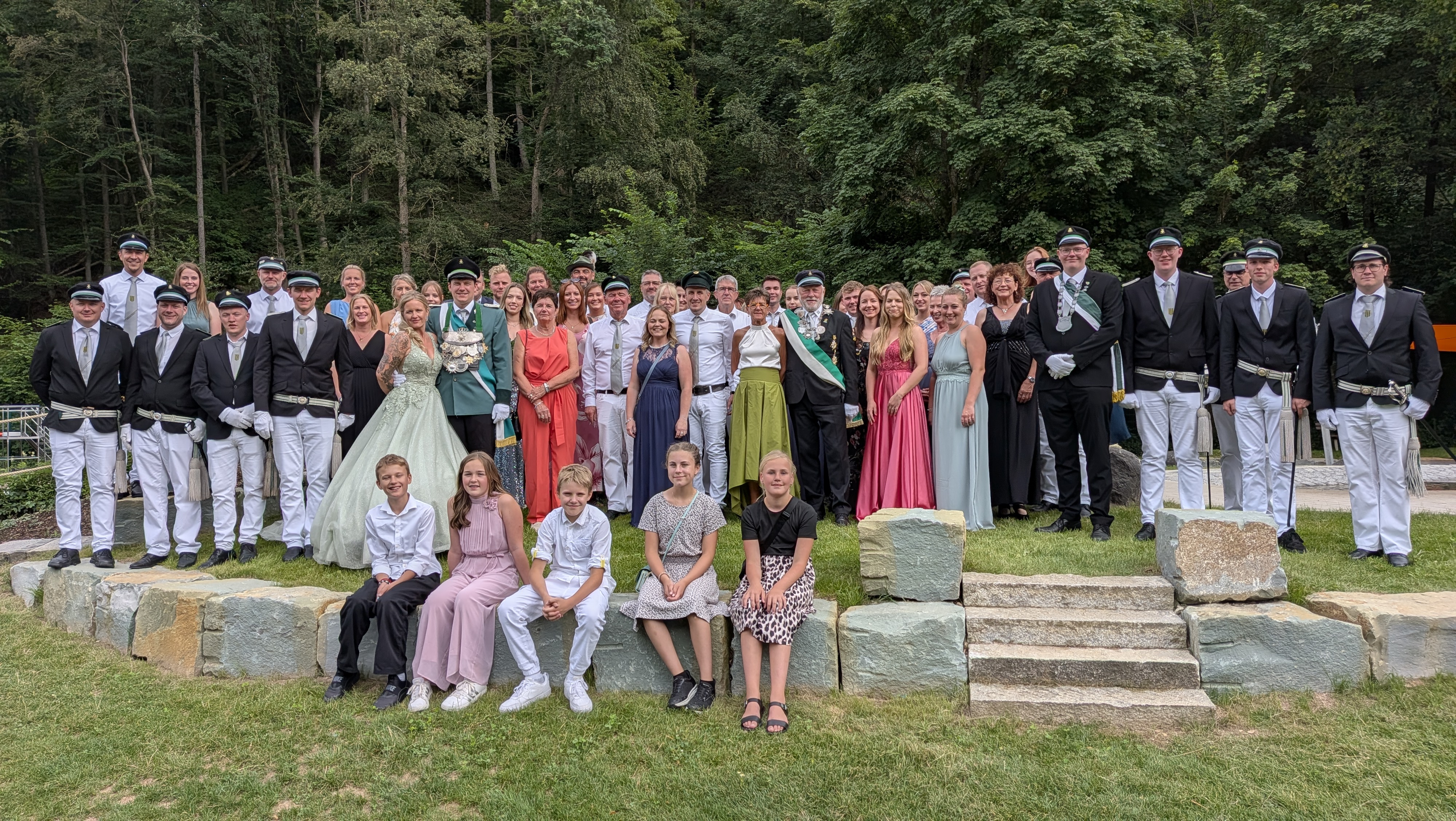 Majestäten und Hofstaat